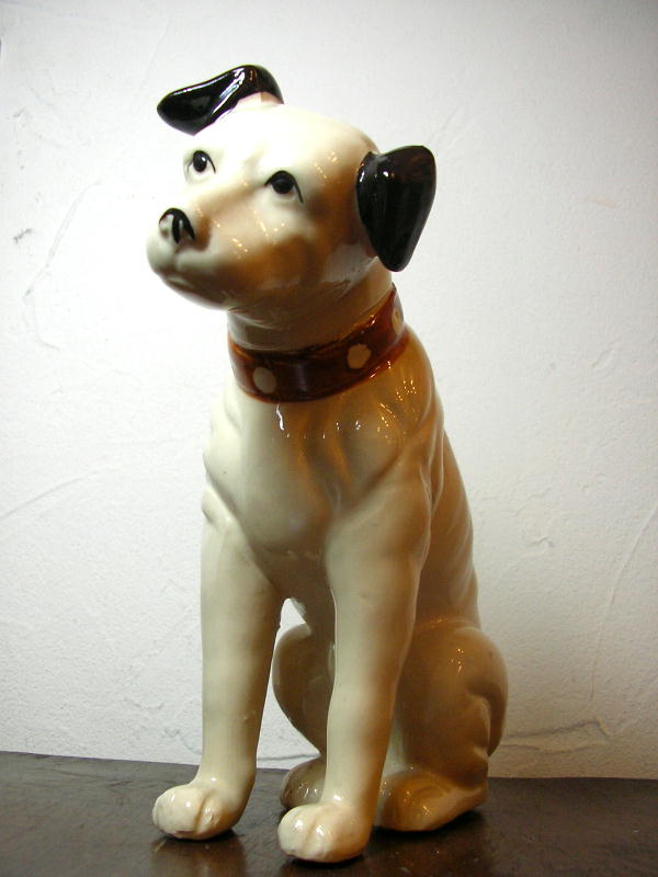  古いビクター犬「ニッパーくん」の陶器製人形２１ｃｍ が入荷しました。