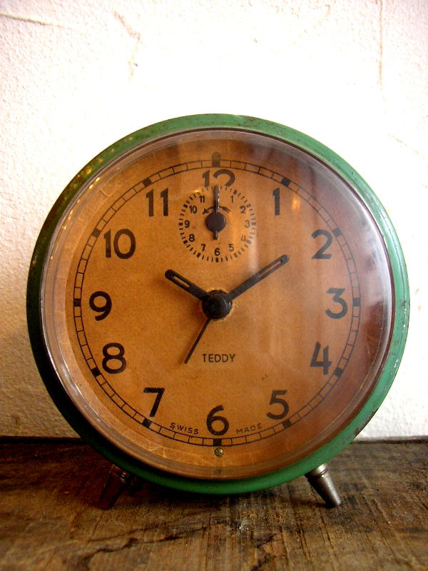 １９４０年代頃のTEDDYテディー目覚まし時計・スイス製（クォーツ改造）が入荷しました。