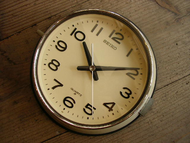 セイコー・クロック防塵用掛時計ホワイト８０年代オリジナルが入荷しました。