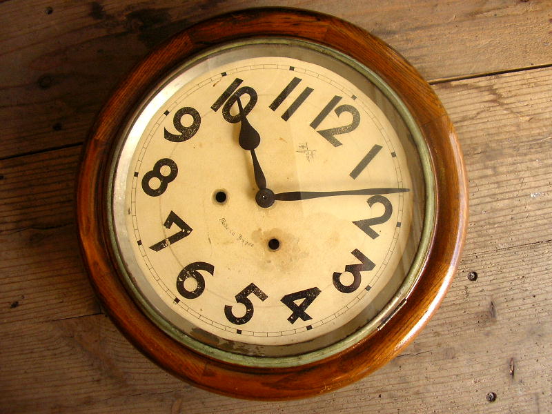 大正頃の吉田時計店（オリエント）の木製丸時計・茶色（クォーツ改造）が入荷しました。