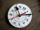 画像:  1960年代頃のロシア・VITYAZ・４JEWELS・アンティーク・クロックの文字盤の掛時計（角型・白・オール数字・夜光ドット・赤秒針）が入荷しました。