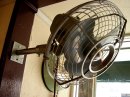 画像: 昭和３０年代頃のナショナル壁掛け扇風機が入荷しました。
