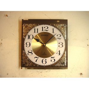 画像: １９８０年代頃のシチズン・アワー・ストライク・文字盤時計（角型・金色）