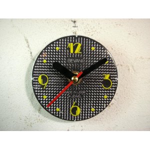 画像: 1960年代頃のロシアのSEVANI・アンティーク・クロックの文字盤の掛時計（丸型・黒色・赤秒針）