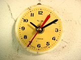 画像: 1960年代頃のロシアのSLAVA・アンティーク・クロックの文字盤の掛時計（丸型・ベージュ色・赤秒針・オール数字）
