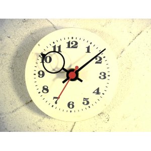 画像: 1960年代頃・ロシア・Cebaru・アンティーク・クロックの文字盤の掛時計（丸型・白色・オール数字・赤秒針）