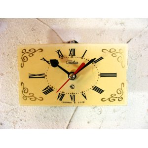画像: 1960年代頃・ロシア・Crala・アンティーク・クロック・文字盤・掛時計（角型・ローマ数字）・電池式・スイープ・クォーツ