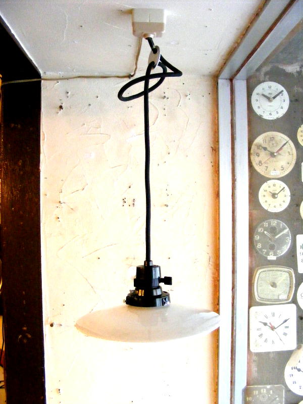 画像: 昭和初期のアンティーク照明のミルクガラス・電傘（長さ調節可）が入荷しました。