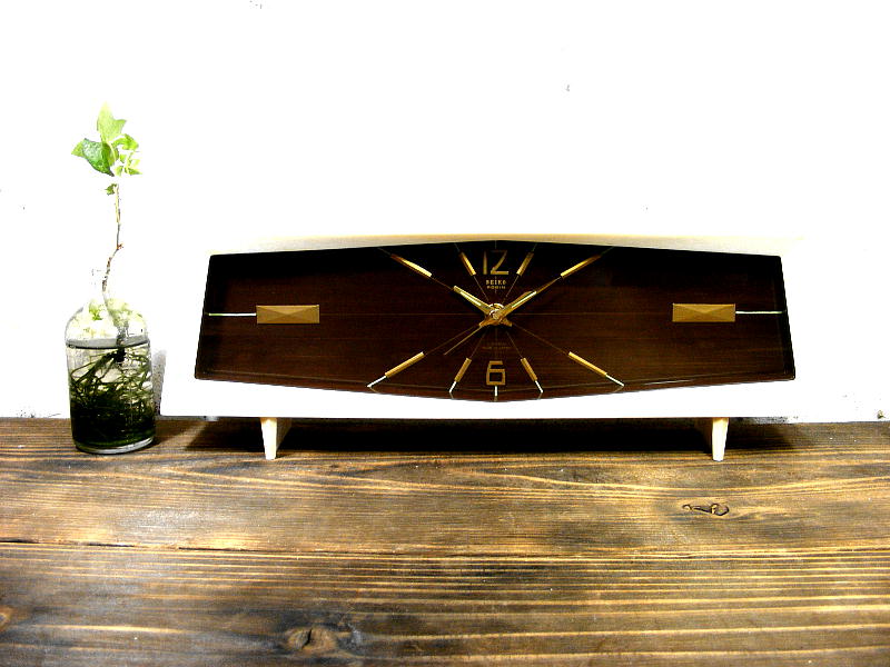 画像: 昭和40年代のアンティーク置時計のセイコー・ROBIN・ロビン・NO.2426・置時計・2石・手巻式・横長・足付き・ベークライト製（電池式・スイープ・クォーツ改造）が仕上がりました。