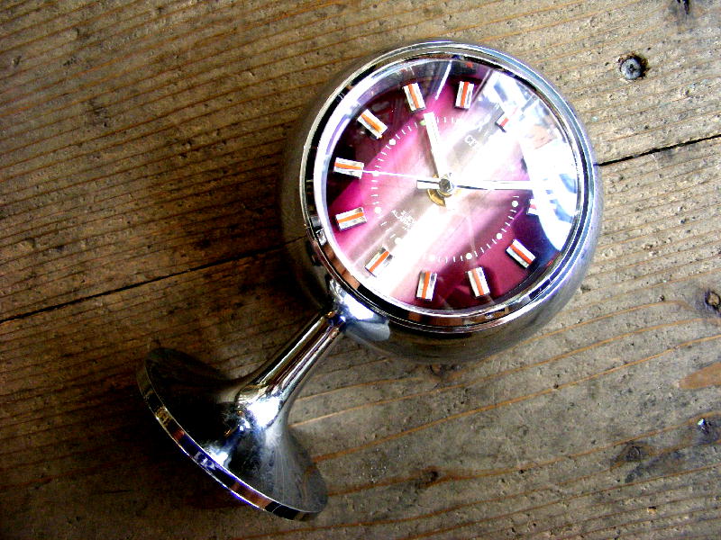 画像: 1970年代のアンティークデスククロックのシチズン・ミューズ・目覚時計・手巻式・51129・球型・足付き・紫・グラデーション文字盤（電池式・スイープ・クォーツ改造）が仕上がりました。