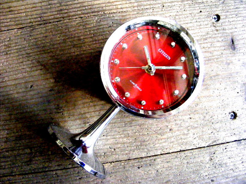 画像: 1970年代・シチズン・ミューズ・目覚時計・手巻式・51111・足付き・Gマーク・グッドデザイン賞・赤・グラデーション文字盤（電池式・スイープ・クォーツ改造）が仕上がりました。