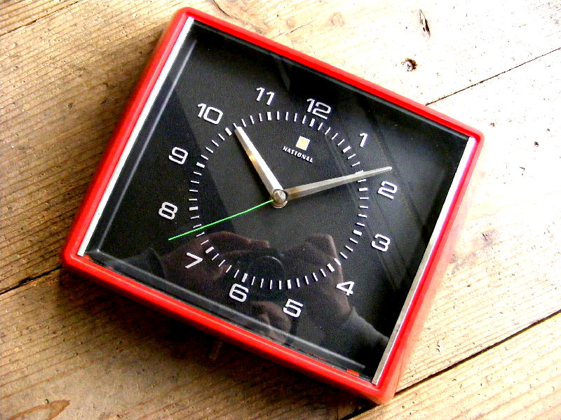 画像: 1970年代・ナショナル・電気掛時計・TE-3136・角型・赤（電池式・スイープ・クォーツ改造）が仕上がりました。