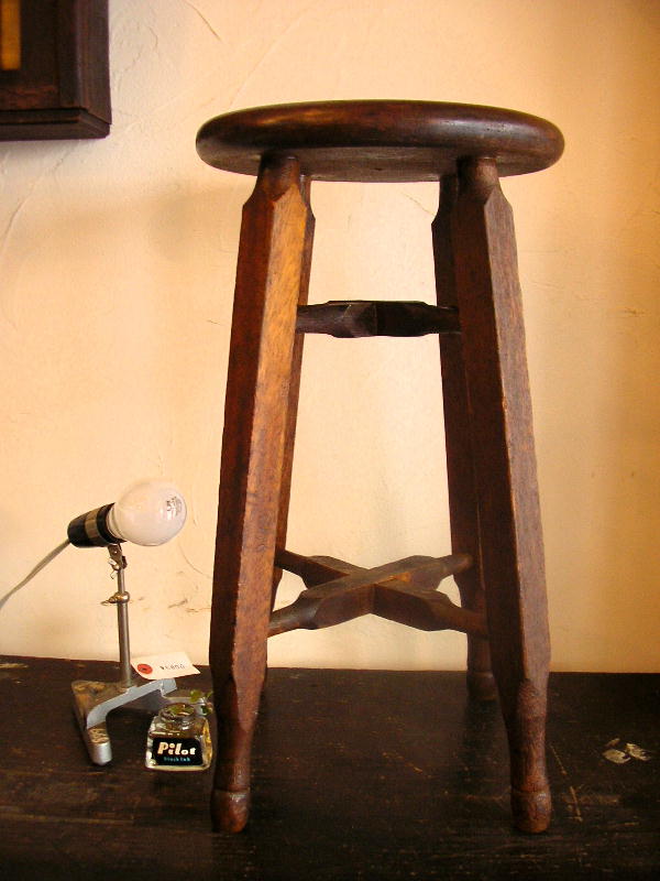 画像: レトロな木の丸イス（スツール）２本格子焦げ茶色角飾り足（昭和３０年代）が入荷しました。