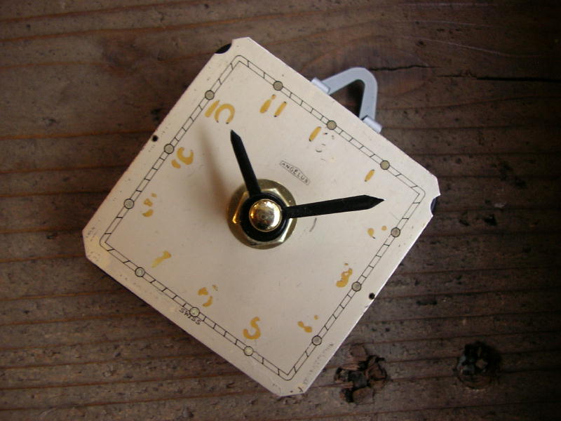 画像3: 1960年代頃のスイスのANGELUS・アンティーク・クロックの文字盤の掛時計（角型・白） (3)
