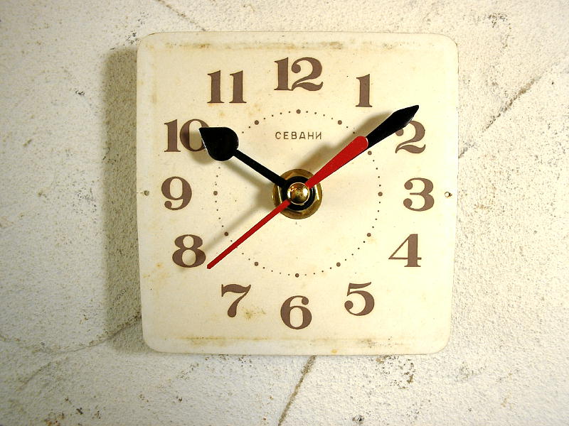 画像1: 1960年代頃・ロシアのCEBAHN・アンティーク・クロックの文字盤の掛時計（角型・赤秒針） (1)