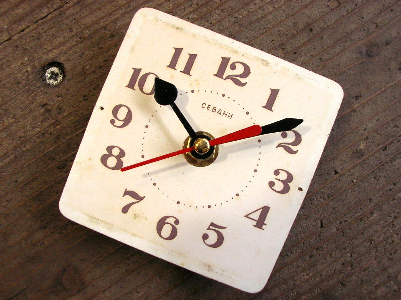 画像3: 1960年代頃・ロシアのCEBAHN・アンティーク・クロックの文字盤の掛時計（角型・赤秒針） (3)