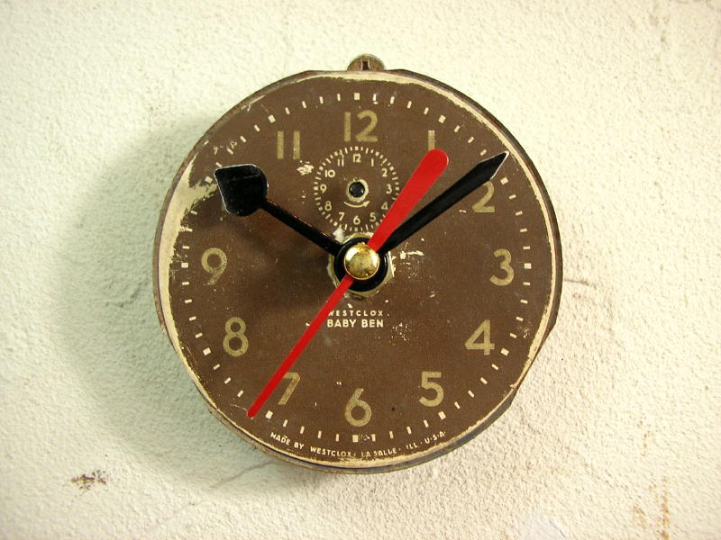 画像1: 1950年代頃・アメリカ・ウェストクロックス・ベビーベン・アンティーク・クロックの文字盤の掛時計（丸型）赤秒針 (1)