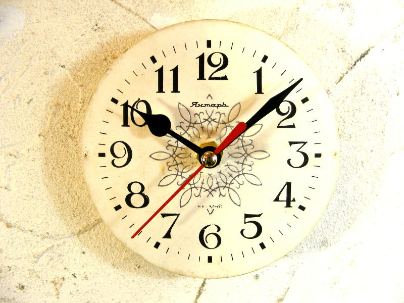画像1: 1960年代頃・ロシア・Rumaph・アンティーク・クロック・文字盤・掛時計（丸型・白・唐草）・電池式・スイープ・クォーツ (1)