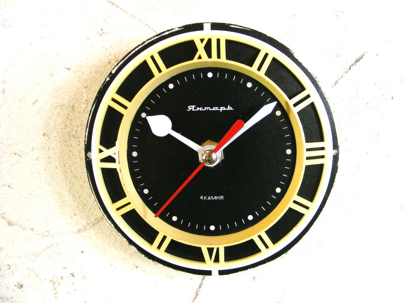 画像1: 1960年代頃・ロシア・Rumaph・アンティーク・クロック・文字盤・掛時計（丸型・黒色）・電池式・スイープ・クォーツ (1)