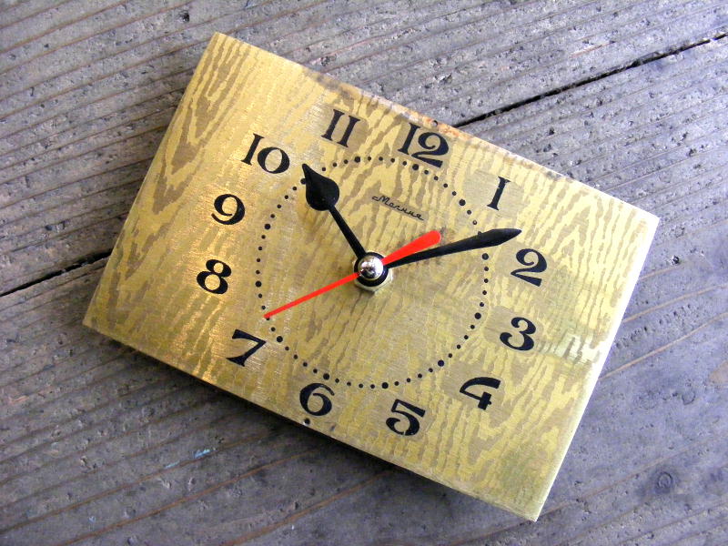 画像3: 1960年代頃・ロシア・Marrua・アンティーク・クロック・文字盤・掛時計（角型・金）・電池式・スイープ・クォーツ (3)