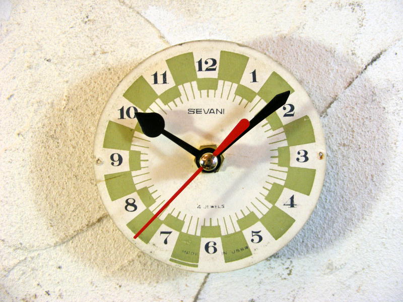 画像1: 1960年代頃・ロシア・SEVANI・アンティーク・クロック・文字盤・掛時計・白X黄緑・電池式・スイープ・クォーツ (1)