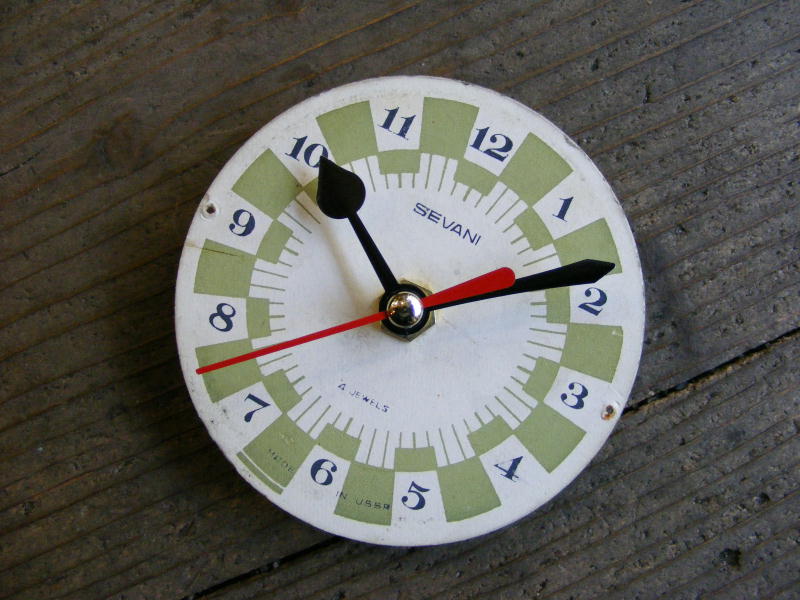 画像3: 1960年代頃・ロシア・SEVANI・アンティーク・クロック・文字盤・掛時計・白X黄緑・電池式・スイープ・クォーツ (3)