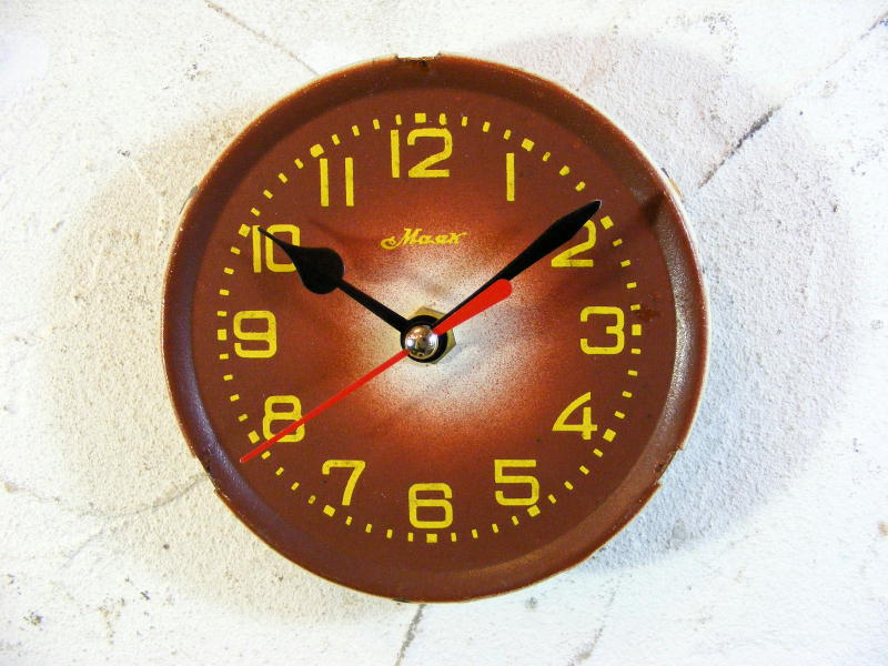 画像1: 1960年代頃・ロシア・Maak・アンティーク・クロック・文字盤・掛時計・エンジ色・電池式・スイープ・クォーツ (1)