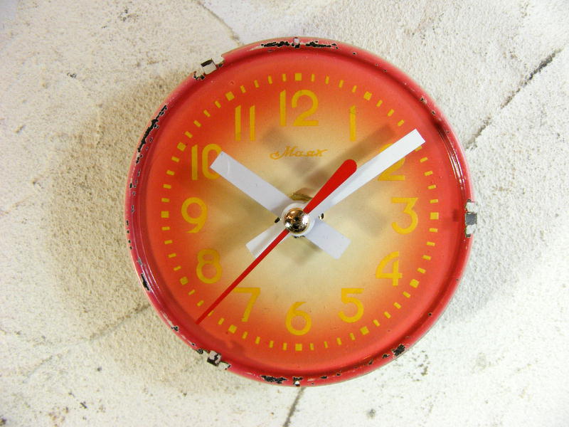 画像1: 1960年代頃・ロシア・Maak・アンティーク・クロック・文字盤・掛時計（丸型・赤）・電池式・スイープ・クォーツ (1)