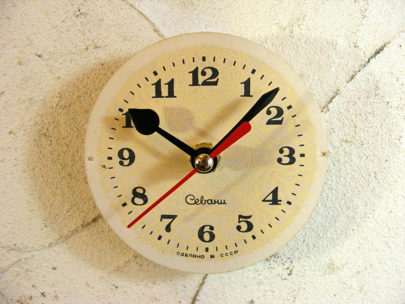 画像1: 1960年代頃・ロシア・Cebaru・アンティーク・クロック・文字盤・掛時計・丸型・唐草・電池式・スイープ・クォーツ (1)