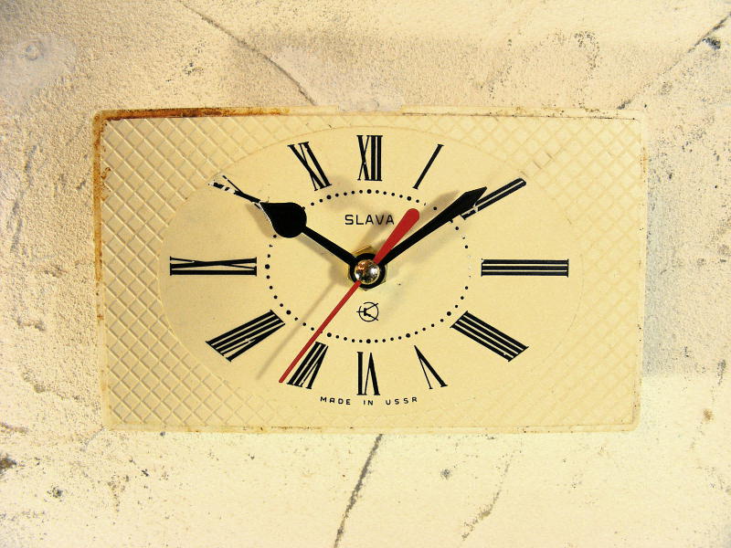 画像1: 1960年代頃・ロシア・SLAVA・アンティーク・クロック・文字盤・掛時計（角型・ローマ数字）・電池式・スイープ・クォーツ (1)