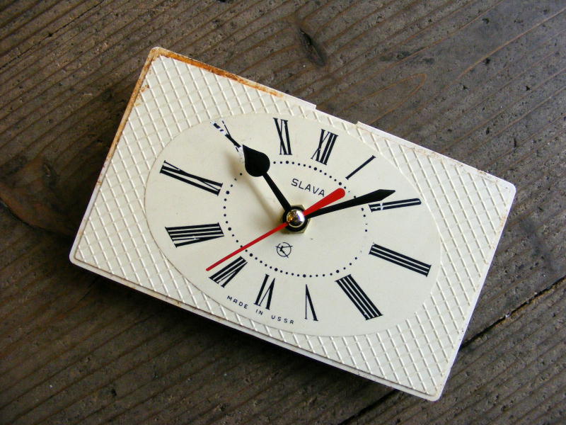 画像3: 1960年代頃・ロシア・SLAVA・アンティーク・クロック・文字盤・掛時計（角型・ローマ数字）・電池式・スイープ・クォーツ (3)