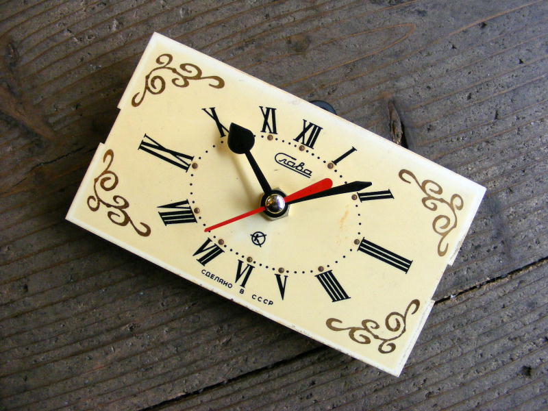 画像3: 1960年代頃・ロシア・Crala・アンティーク・クロック・文字盤・掛時計（角型・ローマ数字）・電池式・スイープ・クォーツ (3)