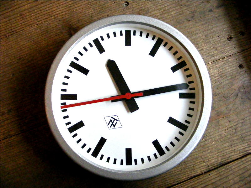 画像: 1950年代・ドイツ・TN(Telefonbau & Normalzeit)・インダストリアル・クロック・鉄道時計（電池式・スイープ・クォーツ改造）