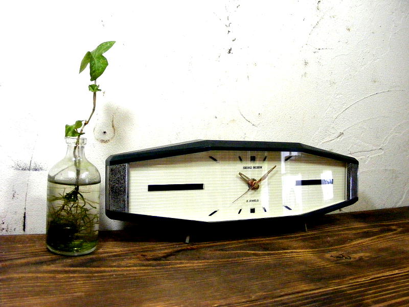 画像3: 昭和40年代・セイコー・ROBIN・ロビン・NO.2438・置時計・2石・手巻式・横長・足付き・ベークライト製（電池式・スイープ・クォーツ改造） (3)